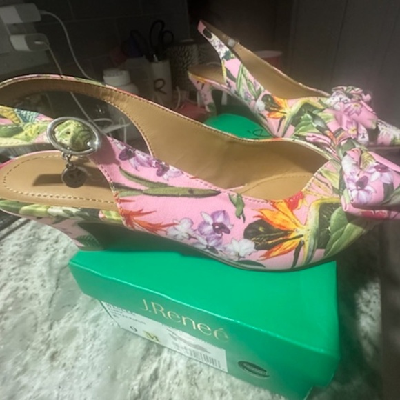 J Renee Pink Floral Bow Pattern Singback Shoe. BRAND NEW NEVER WORN!!! Size 9 M - Picture 16 of 16